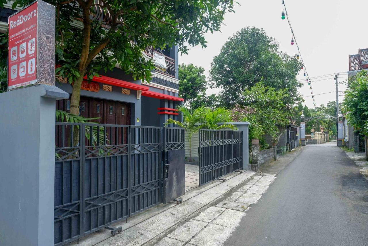 Reddoorz Syariah Near Monumen Jogja Kembali Hotel Kejayan Екстериор снимка